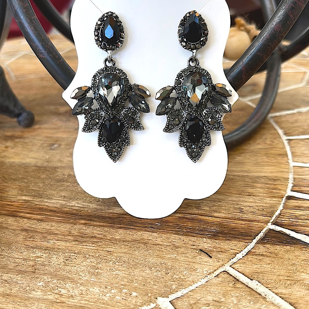 Gorgeous black drop earrings in dark gray